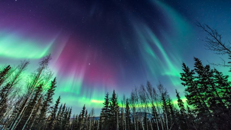 Photographing Northern Lights: 9 Essential Photographer Tips